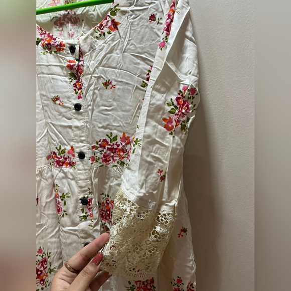 Maxi - Picture 3 of 5